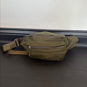 Athleta camo Green Belt Bag